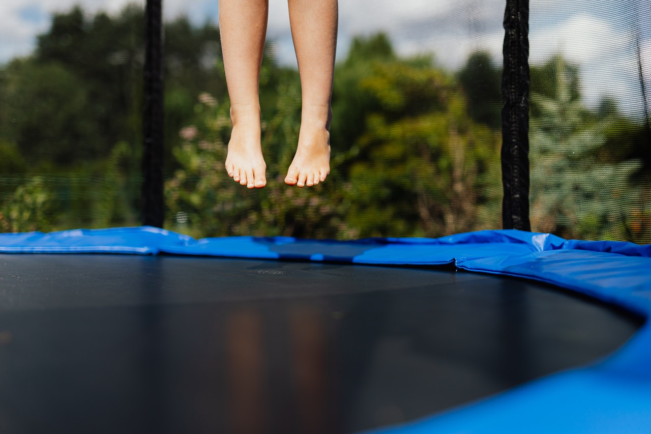 Zajęcia sportowe dla dzieci w parku trampolin